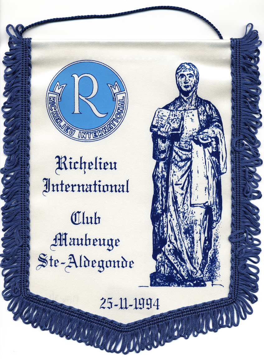 Étendard du Club Maubeuge Ste-Aldegonde (France) affili au Richelieu international, ca 1994. Universit d'Ottawa, CRCCF, [b]Fonds Club Richelieu Ottawa[/b] (C117), M146-3-1. 